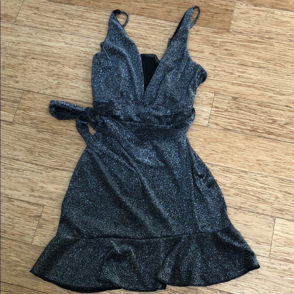 Black&silver classic cocktail dress plunging neck